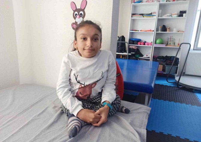 Cam Kemik Hastası İ̇kra’dan 19 Yıl Sonra Umutlandıran Gelişme