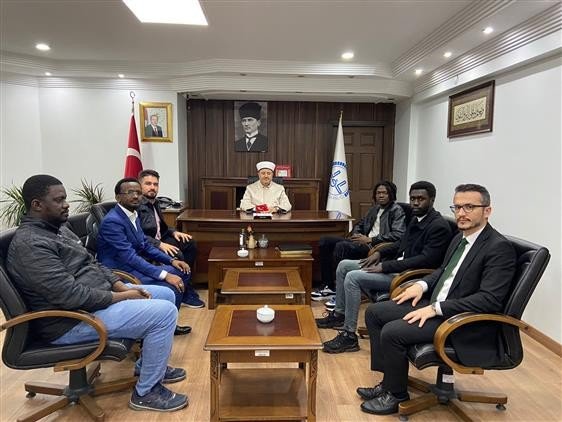 Müslüman Arkadaşlarından Etkilenen Çadlı Öğrenci İ̇slamiyet’i Seçti
