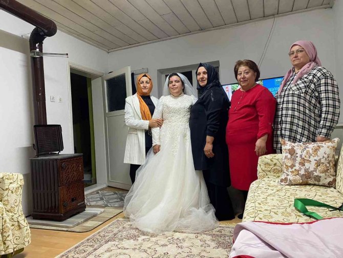 Zihinsel Engelli Fatma Gelinlik Hayaline Kavuştu