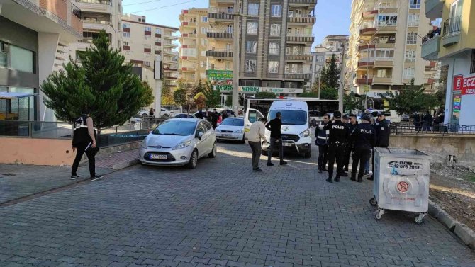 Ablasını Sokak Ortasında Tüfekle Vurarak Öldürdü