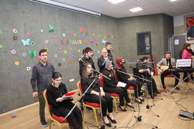 Başkan Büyükkılı. Engelsiz Yaşam Merkezi’nde Özel Vatandaşlarla Buluştu
