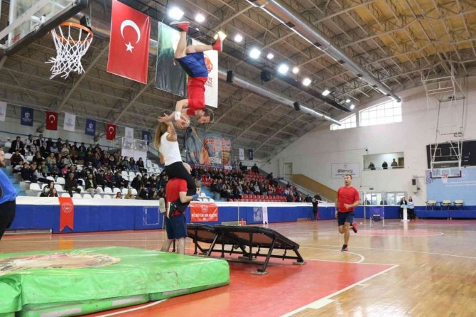 Yaptıkları Şovlarla Engelleri Yok Ettiler