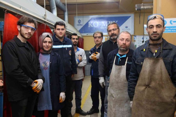 2 Çocuk Annesi, Dantel Dantel Kaynak İşliyor