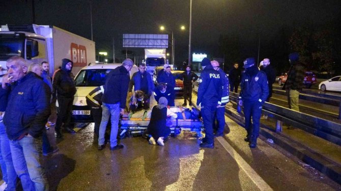 Kartepe’de Feci Kaza, Otomobil Tırın Altına Girdi: 1 Ölü, 3 Yaralı