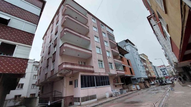 Küçükçekmece’de Kolonu Patlayan Bina İçin Yıkım Kararı