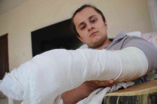Darp Edilen Cam Kemik Hastası Engelli Gencin Kolu Ve Bacağı Kırıldı