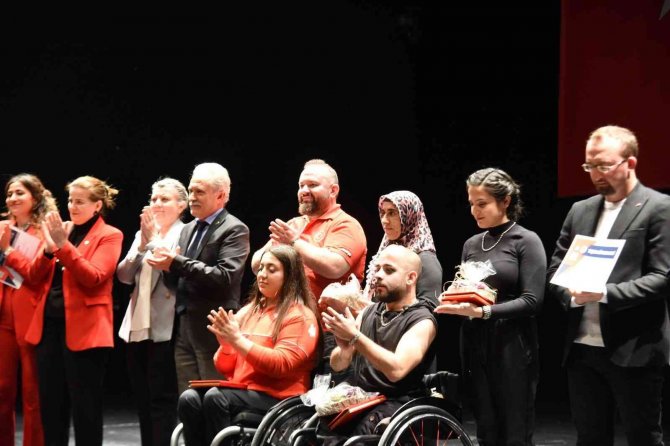 Hayatları Ve Başarılarıyla Engelin Olmadığını Gösterdiler