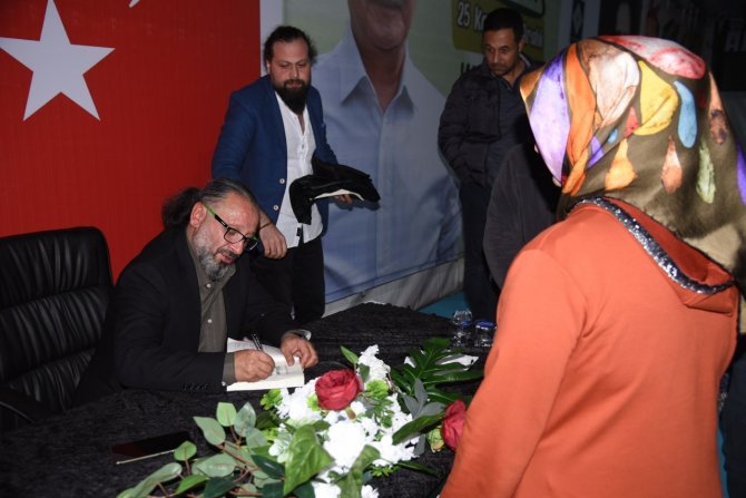 Kitap Fuarında Neşet Ertaş Gecesi