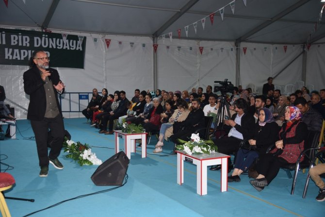 Kitap Fuarında Neşet Ertaş Gecesi