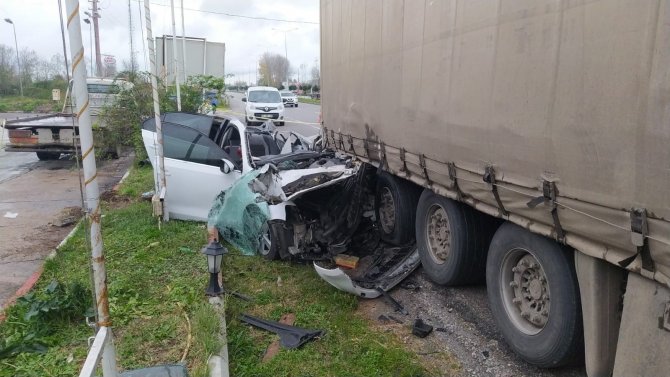 Samsun’da Otomobil Tır İle Çarpıştı: 1 Ölü, 2 Yaralı