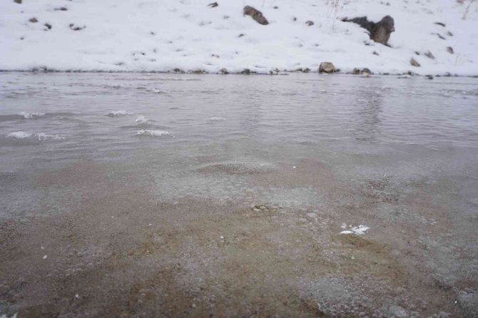 Yeşilöz Deresi Buz Kesti, Dere Yatağı 6 Ay Buz Pistine Dönecek