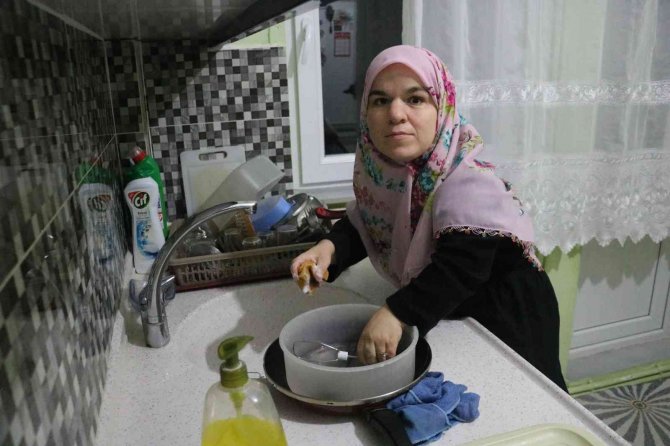 1 Metrelik Çift Boylarını Aşmayacak Bir Ev İstiyor