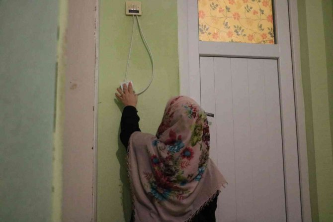 1 Metrelik Çift Boylarını Aşmayacak Bir Ev İstiyor