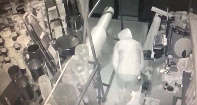 Hırdavat Dükkanından Çaldıkları Malzemeleri El Arabasıyla Taşıdılar