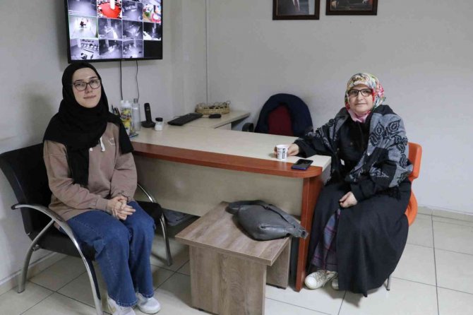 Anadili Gibi İşaret Dili Biliyor