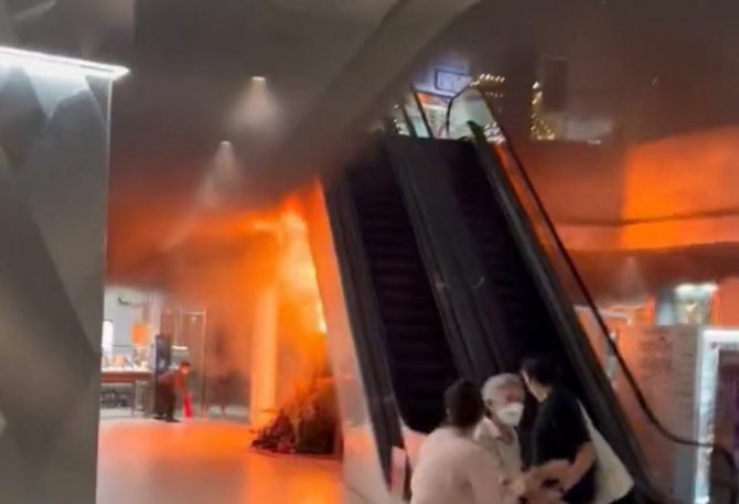 Tayland’da Alışveriş Merkezinde Yangın Çıktı