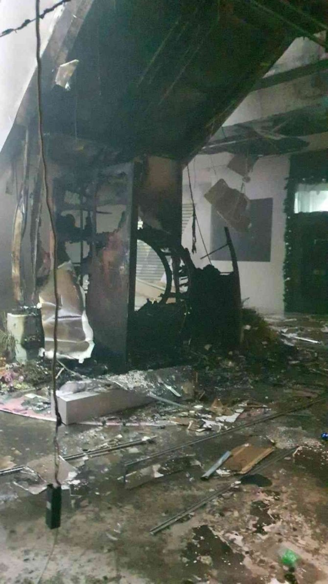 Tayland’da Alışveriş Merkezinde Yangın Çıktı