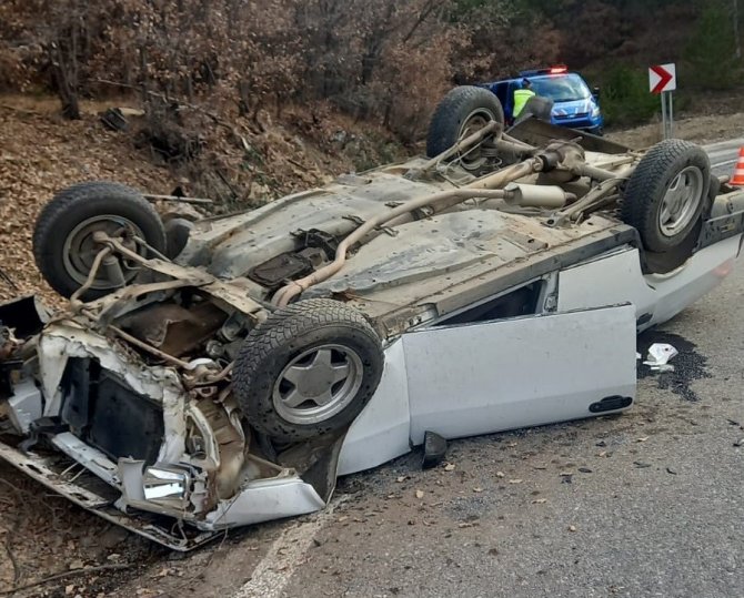 Takla Atan Otomobildeki 5 Kişi Yaralandı