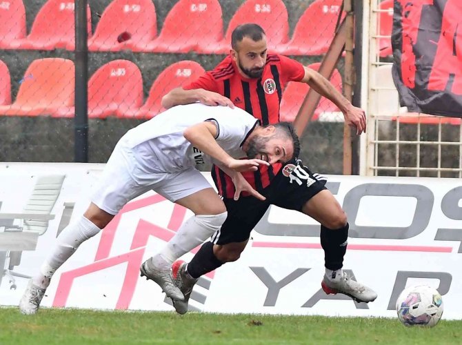 Ege Derbisinde Kazanan Çıkmadı, Turgutluspor 1-1 Kuşadasıspor