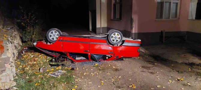 Tunceli’de Araç Evin Bahçesine Uçtu: Alanda Kimsenin Olmaması Faciayı Önledi