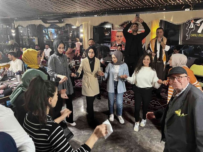 Mahmut Tuncer Sıra Gecesinde Bursalıları Coşturdu