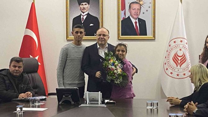Tutulmaz, "Sevgi Bütün Engelleri Kaldırır"