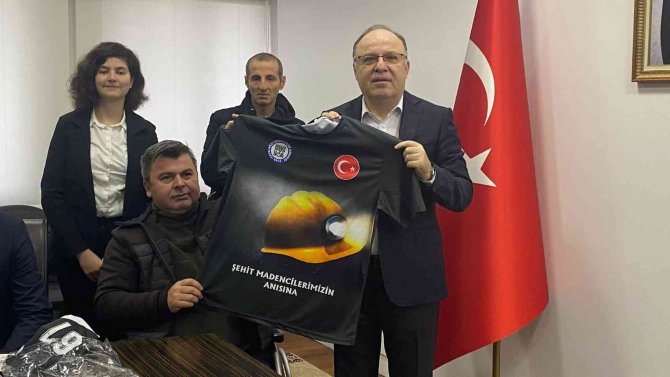 Tutulmaz, "Sevgi Bütün Engelleri Kaldırır"