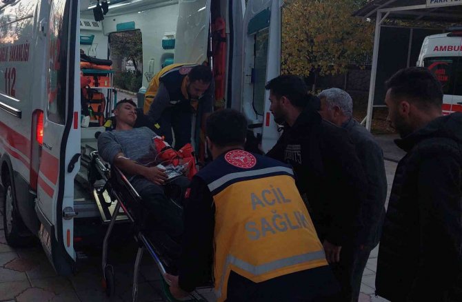 Yere Düşen Gencin Kolundaki Tüfek Ateş Aldı: 1 Yaralı
