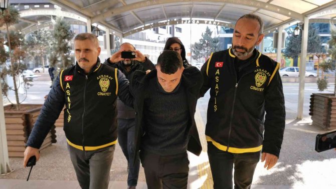 Öldürülen 15 Yaşındaki Kız Gözyaşlarıyla Toprağa Verildi