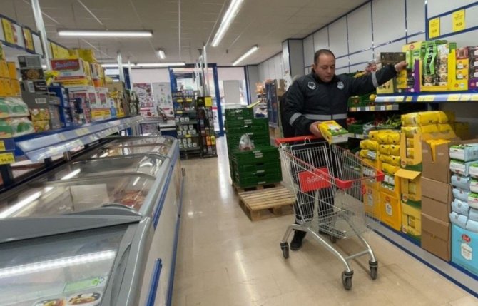 Zabıta Ekipleri Marketlere Göz Açtırmıyor