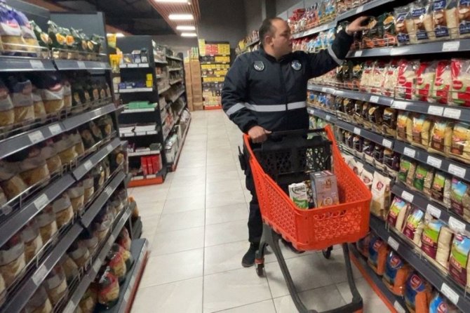 Zabıta Ekipleri Marketlere Göz Açtırmıyor