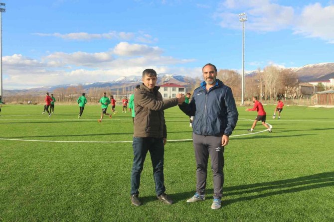 Varto Spor Çim Sahaya Kavuştu