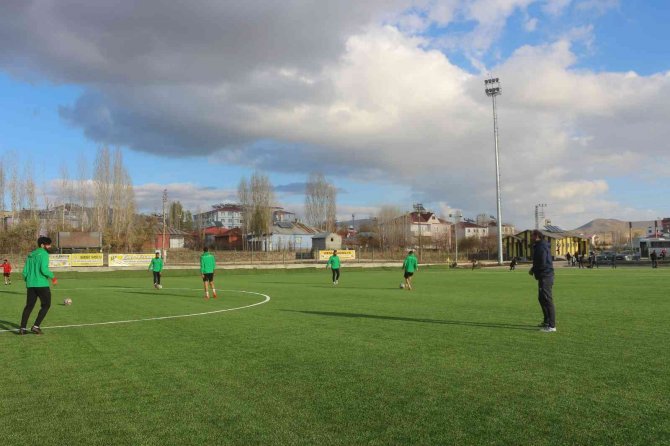 Varto Spor Çim Sahaya Kavuştu