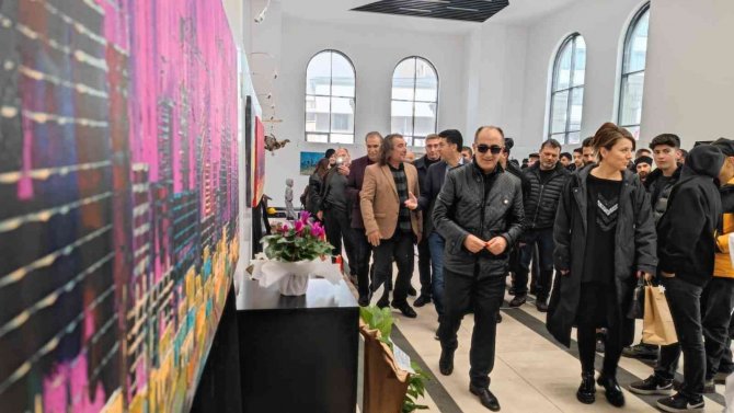 Sanatçı Özaraz’tan ‘Yitirilmiş Bir Yapının Anatomisi’ Sergisi