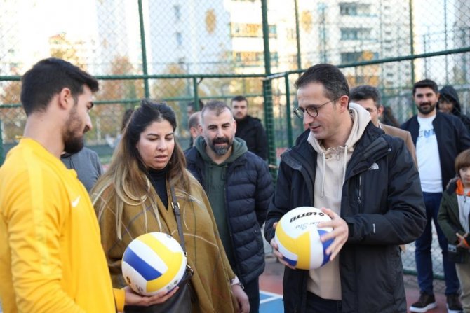 Kayapınar Belediyesinden Vatandaşlara Spor Alanında Destek