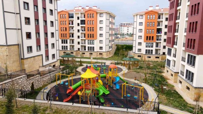 Bakan Kurum: “(Elazığ Merkezli Deprem) Afeti Yaşayan Malatya’mızda El Birliğiyle Zor Günlerin Üstesinden Geldik”