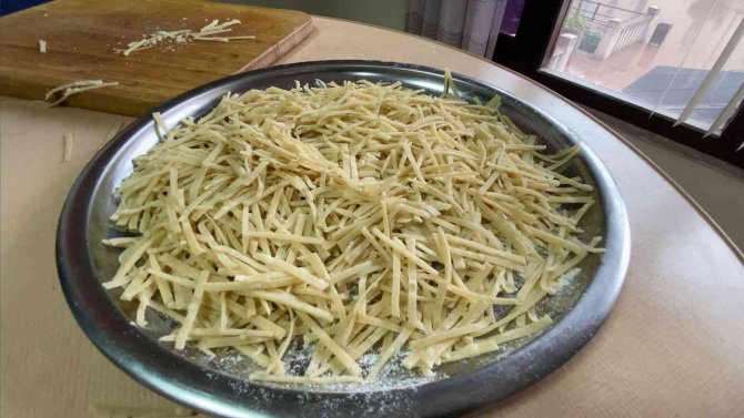 Kadınların Elinden Kışlık Ürünler Ve Gözlemeler