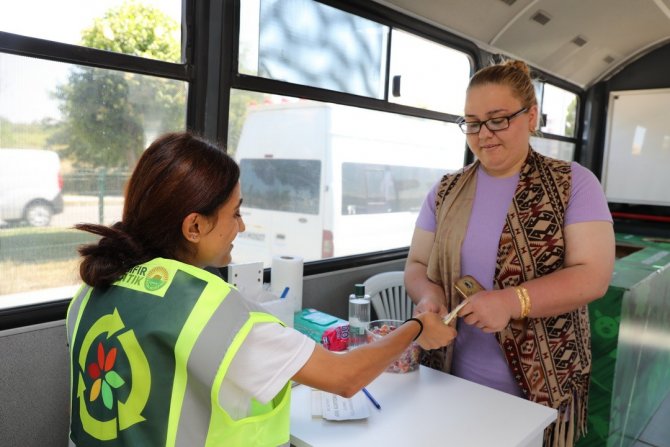 Atık Getiren 50 Aileye 500 Liralık Alışveriş Çeki