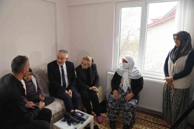 Yüzde 94 Bedensel Engelli Yusuf İçin Yola Kilit Parke Taşı Döşendi