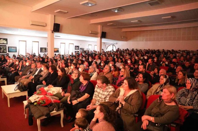 Burhaniye’de Engellilerden Tiyatro