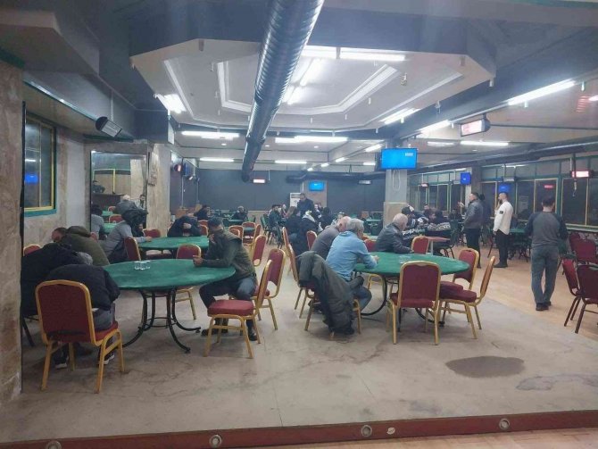 3 Ayda 14 Defa Mühürlenen İşletmelerde Kumar Oynatanlara Suçüstü
