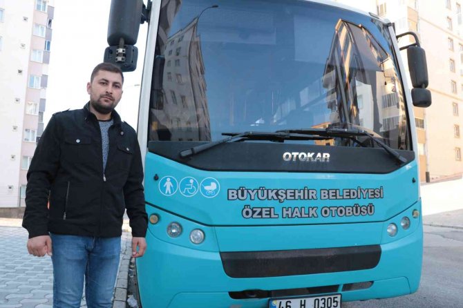 Halk Otobüsüne Saldırı Anbean Güvenlik Kamerasına Yansıdı