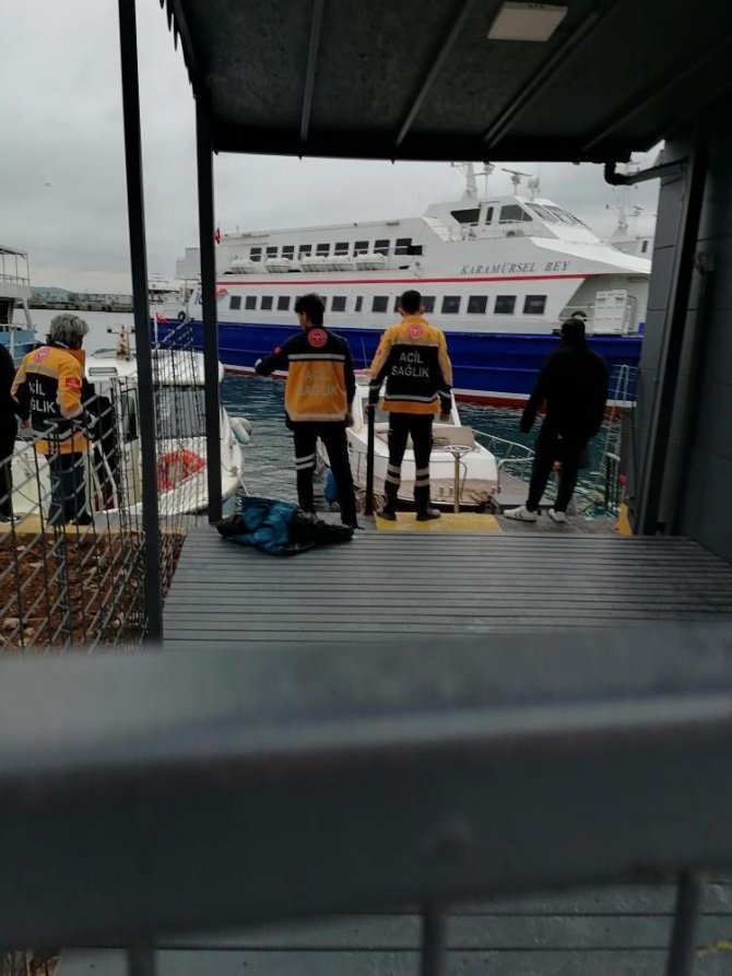 Vapurdan Denize Yolcu Düştü, Korku Dolu Anlar Kameraya Yansıdı