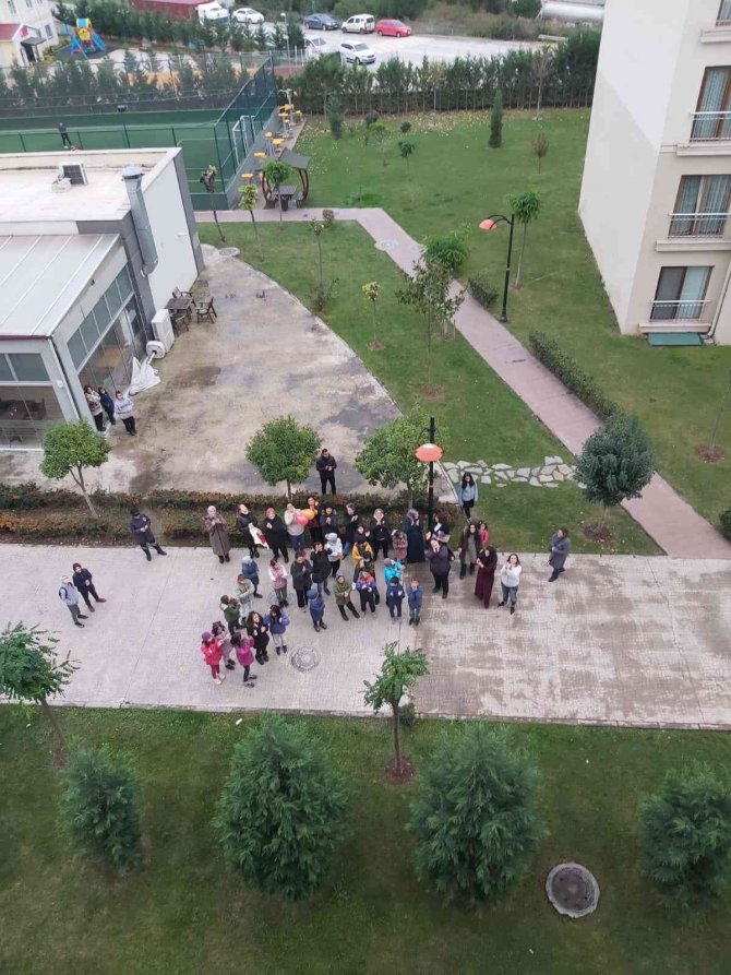 Minik Öğrenciler Hasta Öğretmenlerine Böyle Moral Verdi