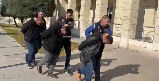 "Hızır Ve Mehdi’yiz" Diye Kandırıp 180 Bin Lira Dolandırdılar