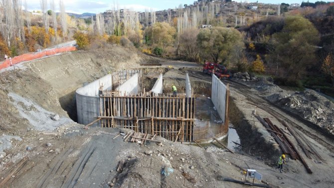 Demirci Atıksu Arıtma Tesisinin Yapım Çalışmaları Sürüyor