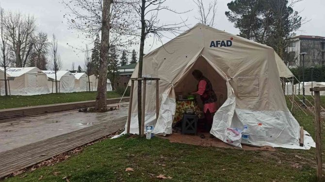 Depremin Üstünden 10 Gün Geçti, Korkusu Hala Sürüyor