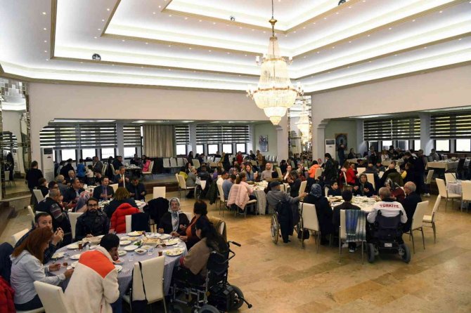 Vali Tavlı ‘Engel Tanımayan’ Dostlarıyla Bir Araya Geldi