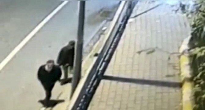 İ̇stanbul’da ’Silkeleme’ Yöntemiyle Yankesicilik: Hırsızlar Çaldığı Telefonu Takside Düşürdü