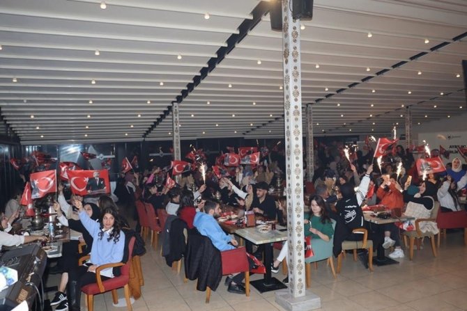 Üniversiteli Gençler Gönüllerince Eğlendi